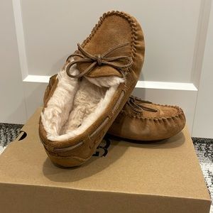 Kids UGG Dakota Slippers - 2